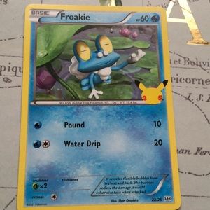 Froakie, non holographic Pokémon card.